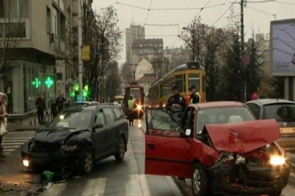 SUDAR U CENTRU BEOGRADA: 4 povređena na uglu Njegoševe i Beogradske