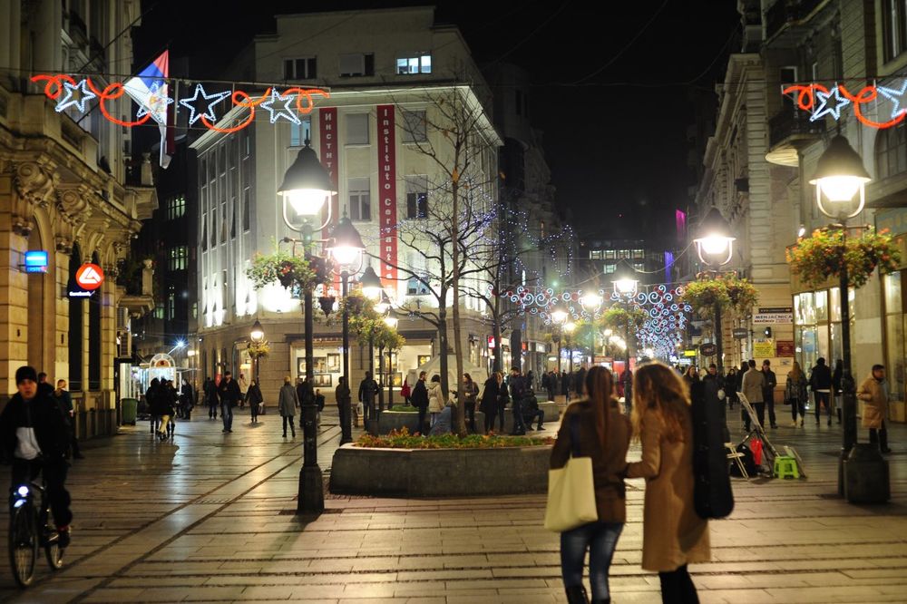 MALI, UGASI SVETLO: Stigao je februar, a u Beogradu i dalje sijaju novogodišnje svetiljke!