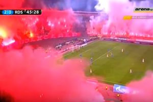 (VIDEO) GORELA MARAKANA: Delije zapalile baklje na tri strane stadiona Zvezde