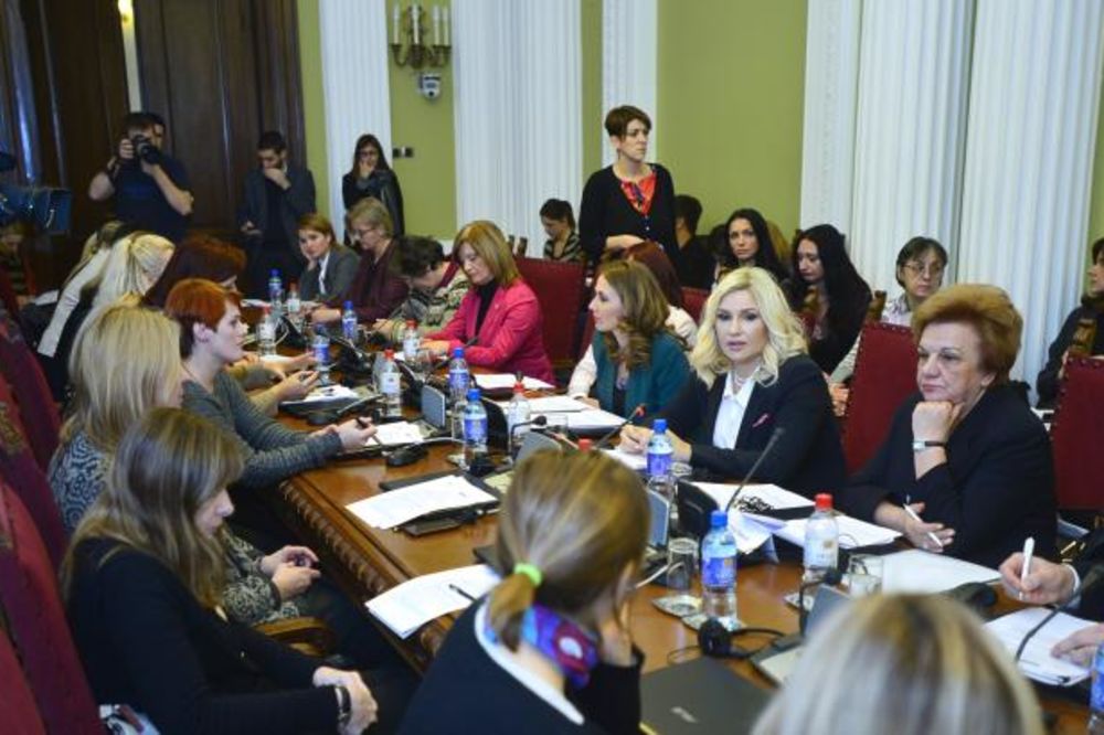 Mihajlovićeva: Moje kolege ministre ne pitaju kakve čarape nose