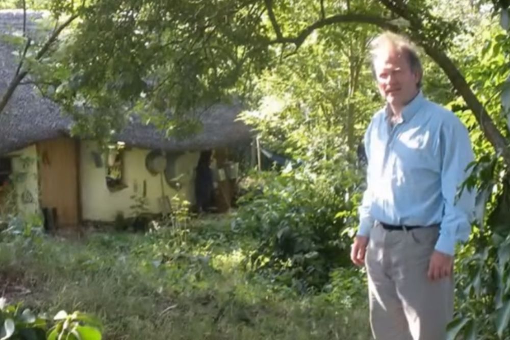 (FOTO, VIDEO) Napravio kuću za 180 evra: Genijalna ideja običnog čoveka osvojila svet!