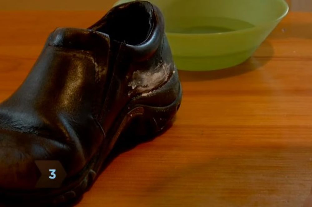 (VIDEO) SPREMITE SE ZA BLJUZGU I SNEG: Evo kako da se rešite mrlja od soli na cipelama!