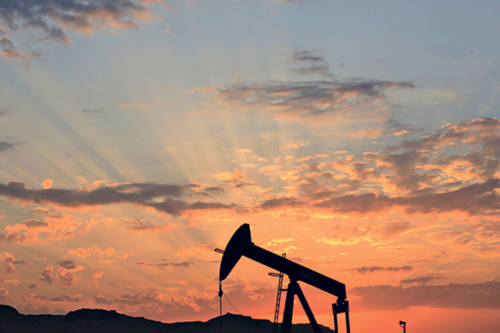 Nafta skače na 100 dolara, a El Ninjo vraća inflaciju