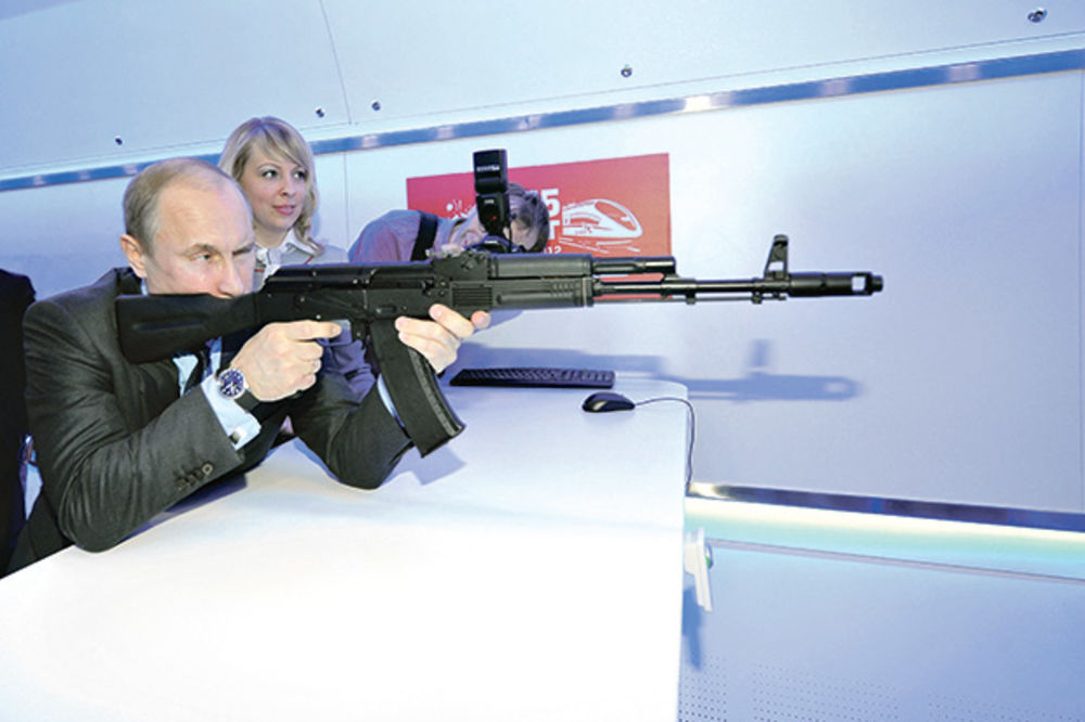 SERDJUKOV ČUVA PUTINA: Predsednika Rusije će obezbeđivati novim najubojitijim pištoljem