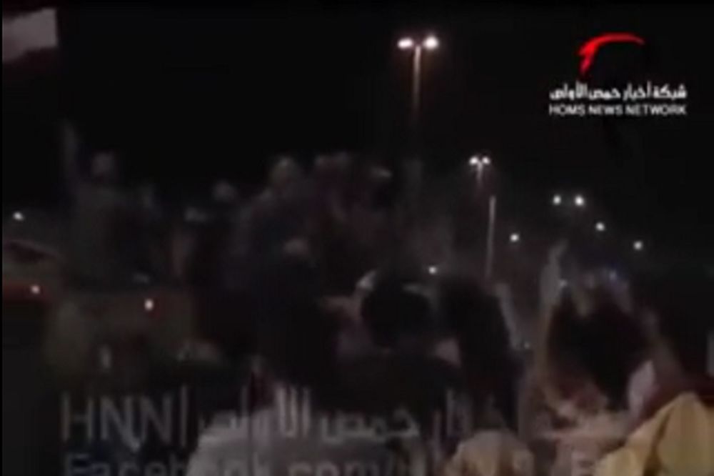 (VIDEO) OSLOBODIOCI: Stanovnici Homsa ovacijama dočekali sirijske vojnike