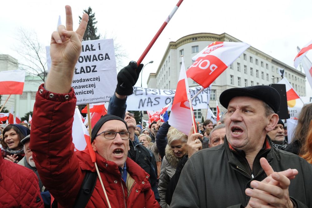 POLJSKA: Nemačka da objasni tu putinizaciju Evrope!