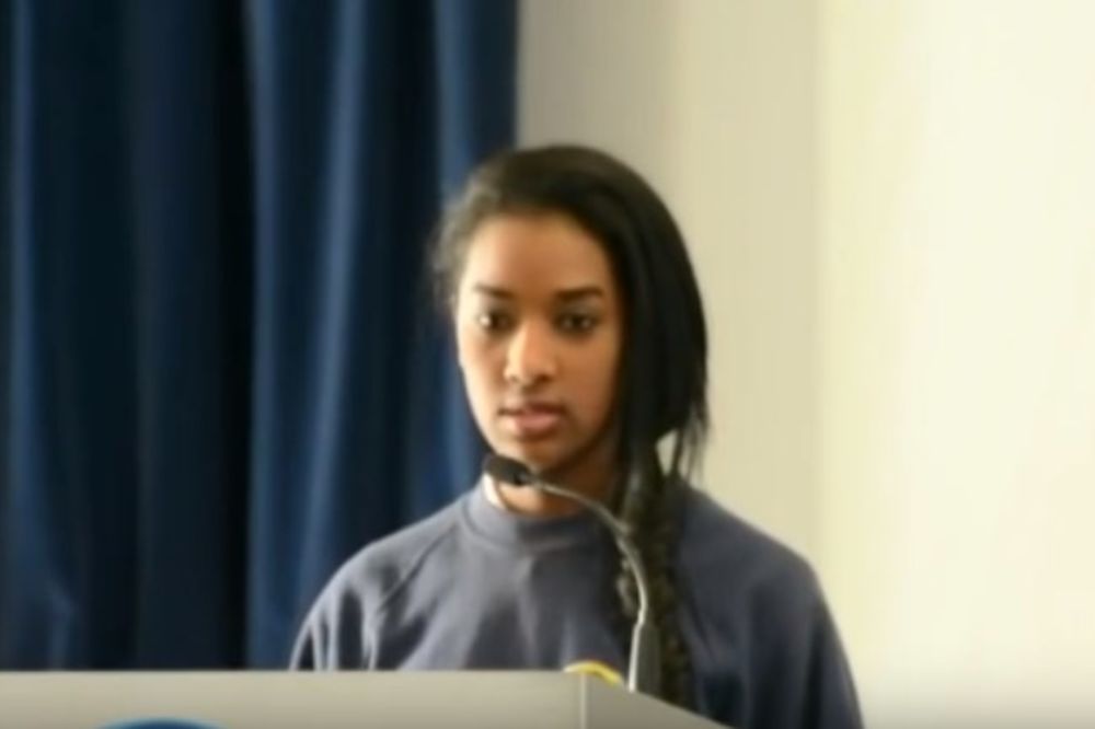 (VIDEO) TERORIZAM NEMA RELIGIJU: Ovako se jedna učenica obračunala sa islamofobima