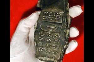 (VIDEO) ŠOKANTNO OTKRIĆE: Austrijski arheolozi iskopali mobilni telefon iz 13. veka?