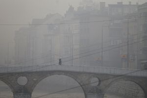 SARAJEVO PRED KOLAPSOM: Gradska vlast traži prevremeni raspust zbog smoga!