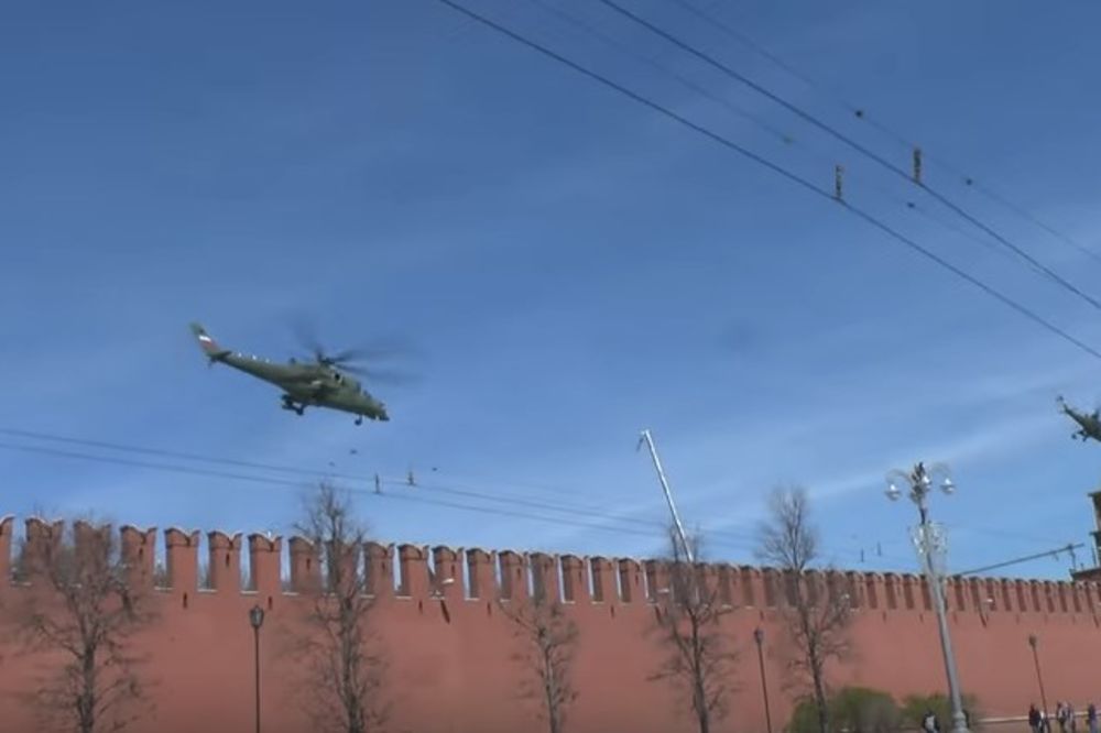 (VIDEO) STROGO ČUVAN: Tajni ruski helikopter snimljen kraj Kremlja