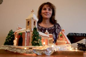 (FOTO) VAŽNA JE LJUBAV: Pravoslavka i musliman kolačima ulepšavaju Božić prijateljima katolicima!