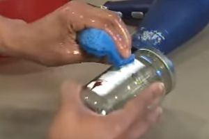 (VIDEO) Evo kako da uklonite nalepnice sa stakla