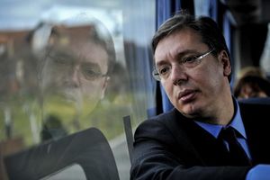 (FOTO) PREMIJER NA DRUMU: Pogledajte, autobus smorio Vučića!