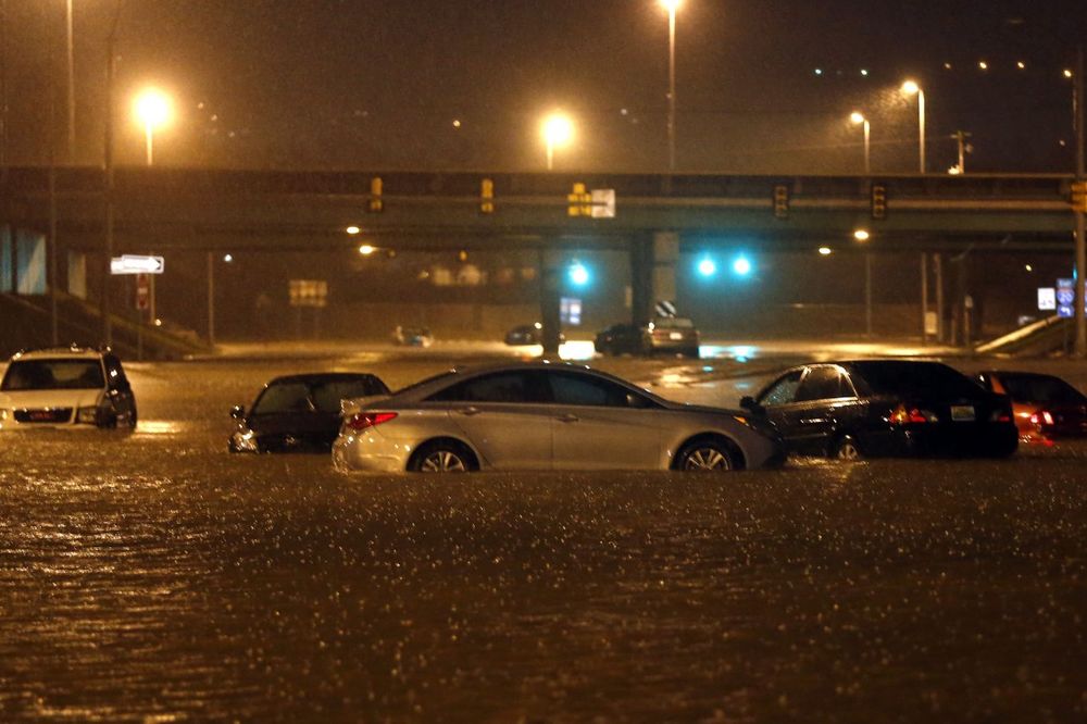 NEVREME ŠIROM SAD, 15 MRTVIH: Tornado pogodio Alabamu, desetine ljudi bez kuća!