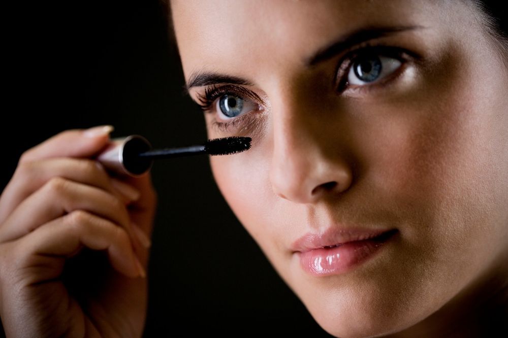 ISTAKNITE POGLED: Evo kako se našminkati prema obliku očiju