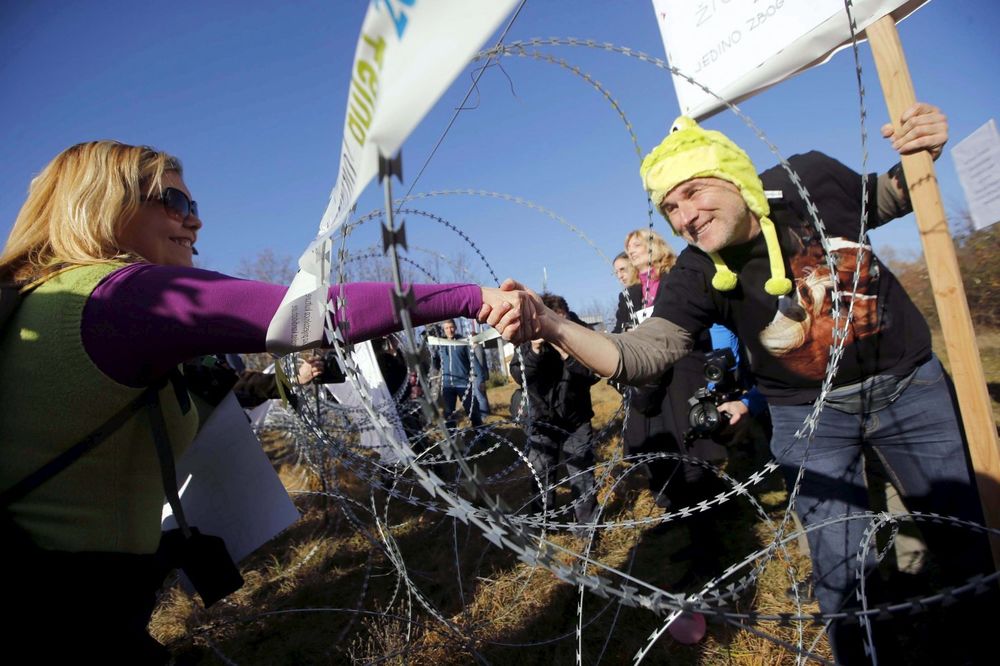 NEMIRI U SLOVENIJI: Protest zbog žičane ograne na granici s Hrvatskom