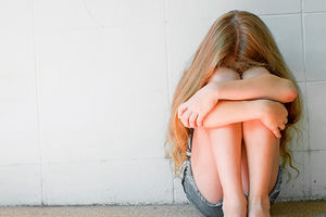 DEVOJČICA OD 13 GODINA SPAVALA SA 60 MUŠKARACA: Pedofili je ubedili da je to normalno