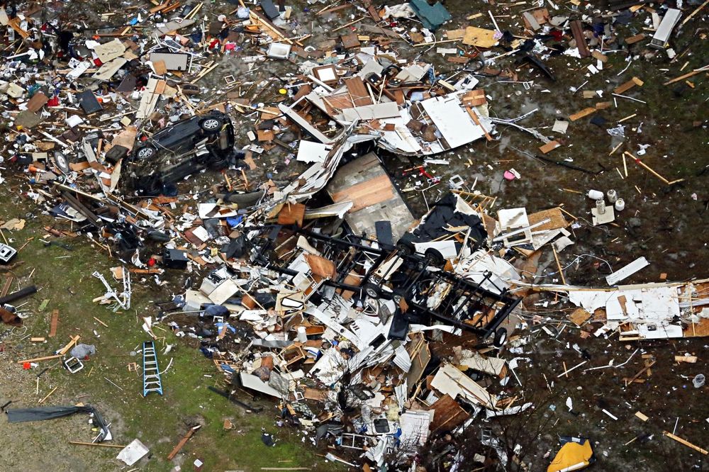 (VIDEO) SEZONA UBITAČNIH TORNADA: 43 poginulo u olujama u Americi