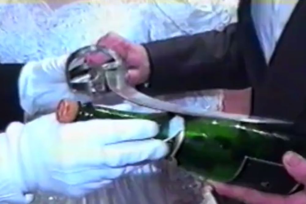 (VIDEO) NAJGORI POKUŠAJI: Ovako nipošto ne otvarajte bocu šampanjca na proslavi