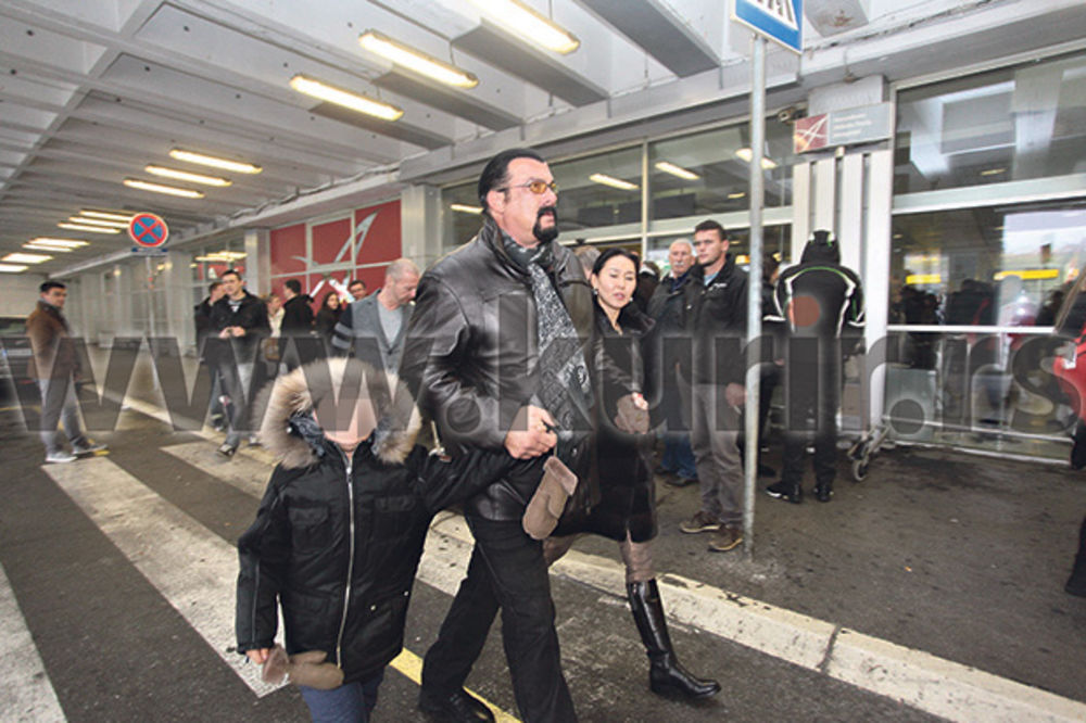 STIGAO U BEOGRAD: Stiven Sigal zbog turskog premijera nije smeo na VIP izlaz!