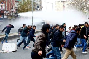 (VIDEO) SUZAVAC I VODENI TOPOVI U TURSKOJ: Policija rasturila protest Kurda