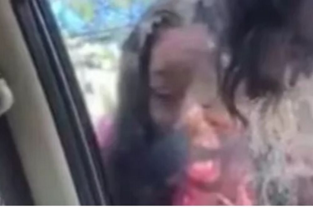 (VIDEO) NAJGORI DEČKO NA SVETU: Odvezao se autom dok je kosa devojke ostala zaglavljena u prozoru