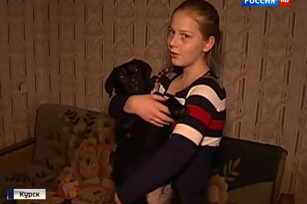 (VIDEO) PUTIN KAO DEDA MRAZ: Poklonio štene labradora devojčici (11) iz Kurska