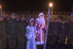 (VIDEO) U PAUZI BOMBARDOVANJA: Ovako su ruski vojnici u bazi Hmejmim proslavili Novu godinu