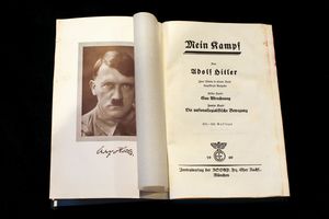 HITLEROV BESTSELER: Majn Kampf jedna od najprodavanijih knjiga u Nemačkoj!