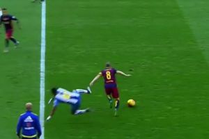 (VIDEO) MAGIJA: Pogledajte kako je Inijesta fudbalere Espanjola bacao po terenu