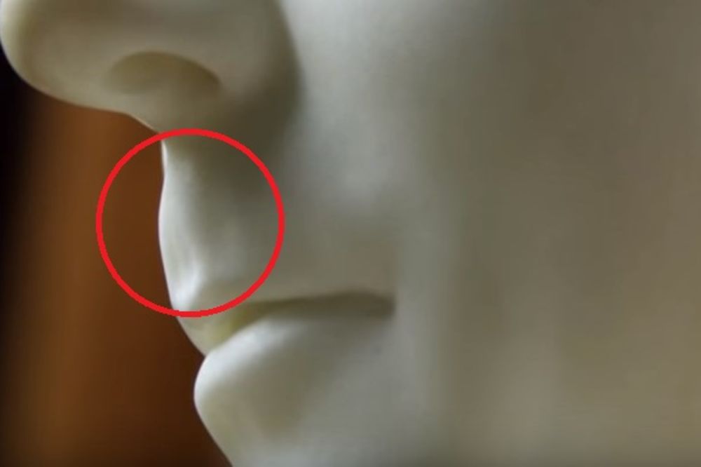 NAUČNICI KONAČNO OTKRILI: Evo zbog čega svi imamo ono malo udubljenje između nosa i gornje usne!