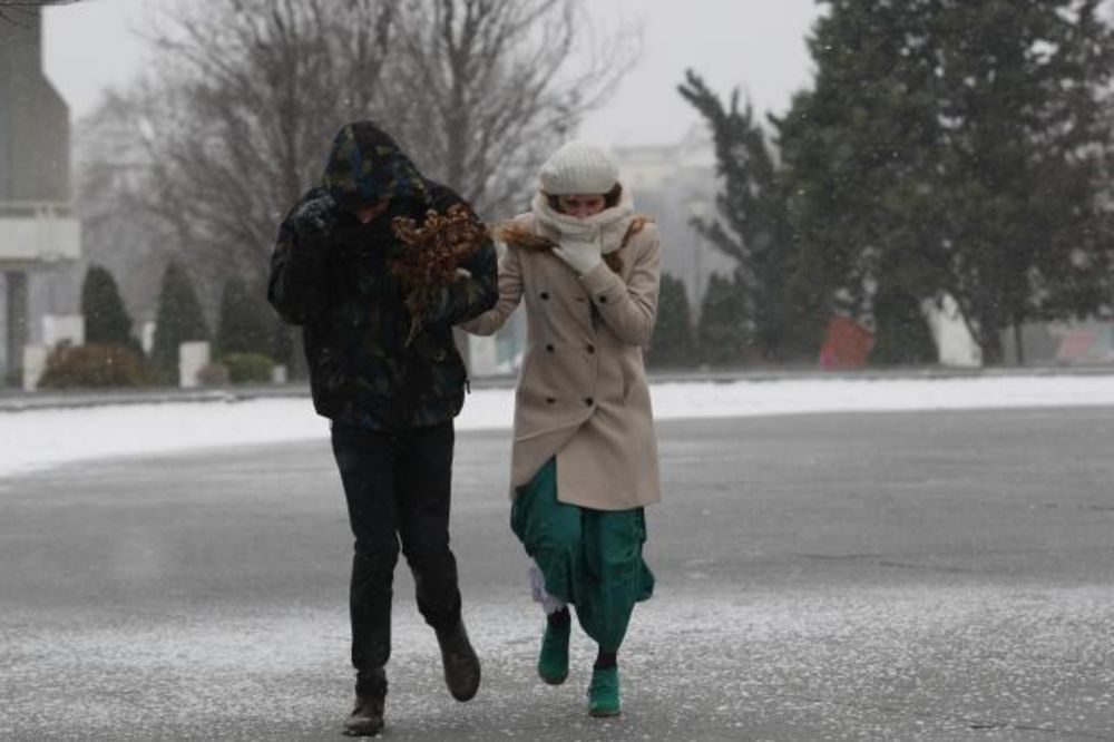 ZIMA JOŠ NE POPUŠTA: U celoj Srbiji danas sneg i ledena kiša