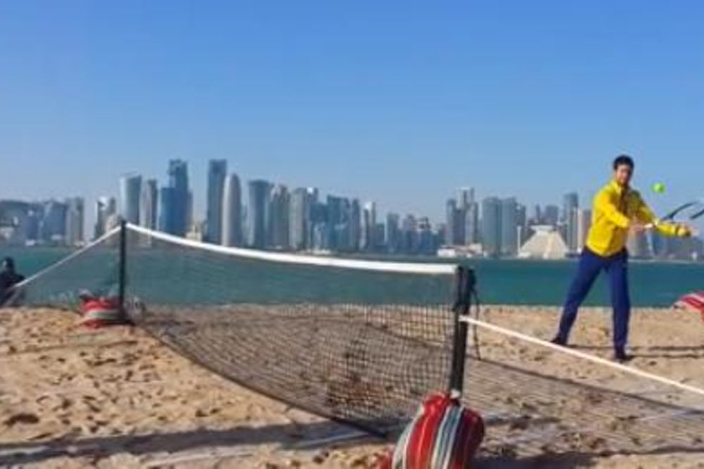 (VIDEO) OKRŠAJ NA PLAŽI: Evo kako Novak i Rafa prkose vetru!