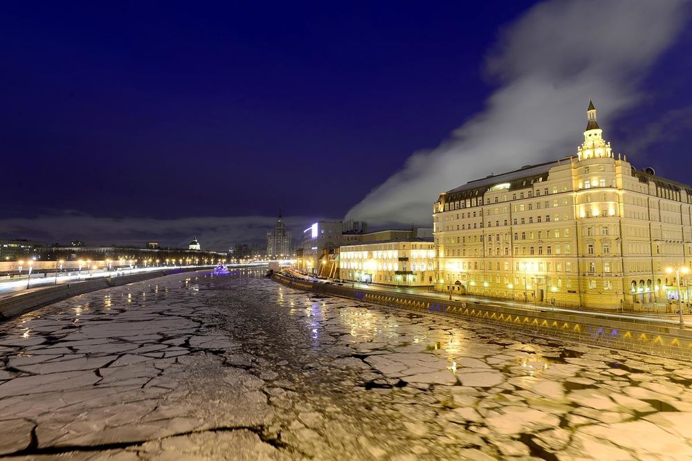 (FOTO) RUSKA BAJKOVITA ZIMA: Zaleđena reka na minus 20 stepeni