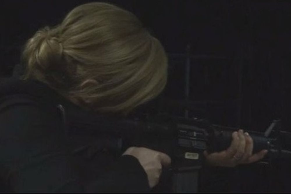 (VIDEO) RAMBOLINDA: Pogledajte kako hrvatska predsednica puca na neprijatelja!