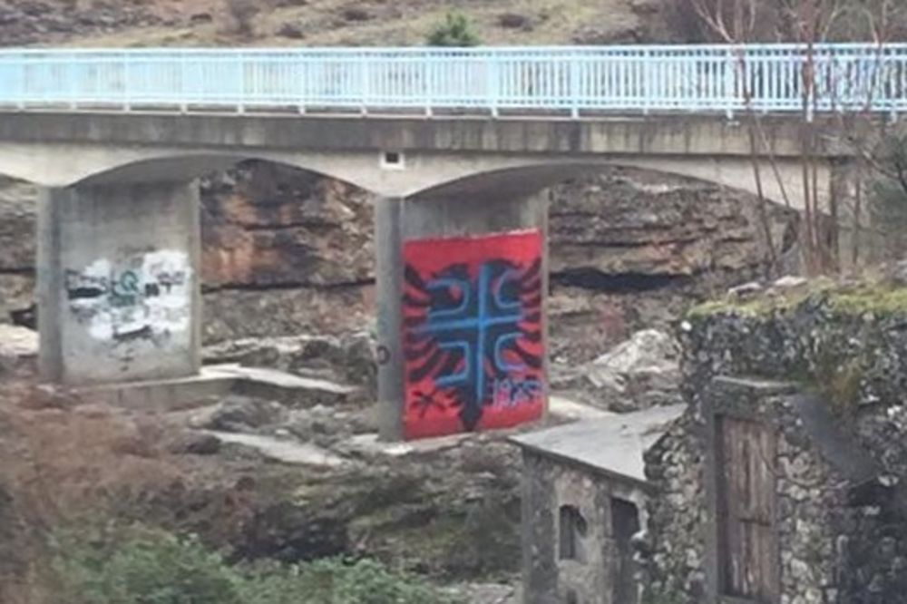 RAT GRAFITIMA U PODGORICI: Albansku zastavu prekrečili sa 4 ocila!
