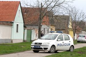 NESVAKIDAŠNJA NESREĆA KOD ZRENJANINA: Šleper se zakucao u kuću pošto je vozač umro za volanom