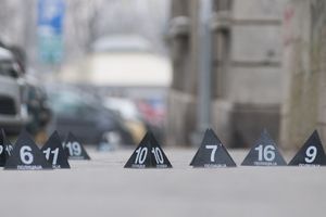 PRANGIJAO ZA SRPSKU NOVU: Tinejdžer ispraznio ceo šaržer sa šestog sprata u centru Beograda?!