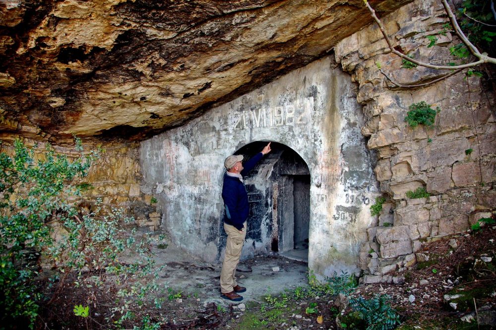 ALBANSKA VOJSKA IMA NOVI BIZNIS: Izdaju tunele za gajenje šampinjona