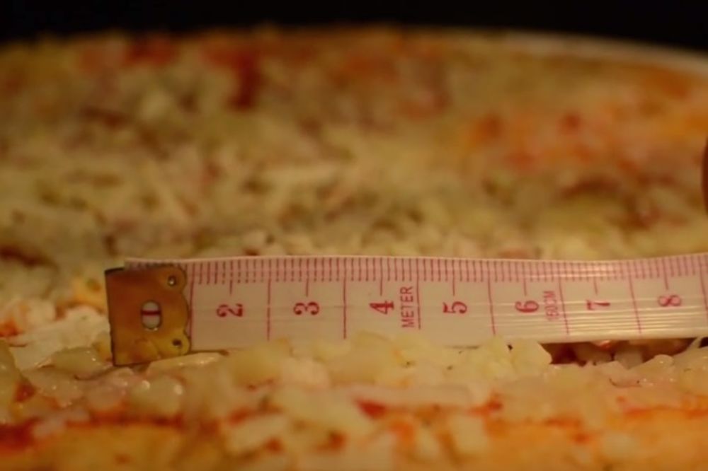 (FOTO) MATEMATIČKI TAČNO: Isecite picu na savršeno jednake delove