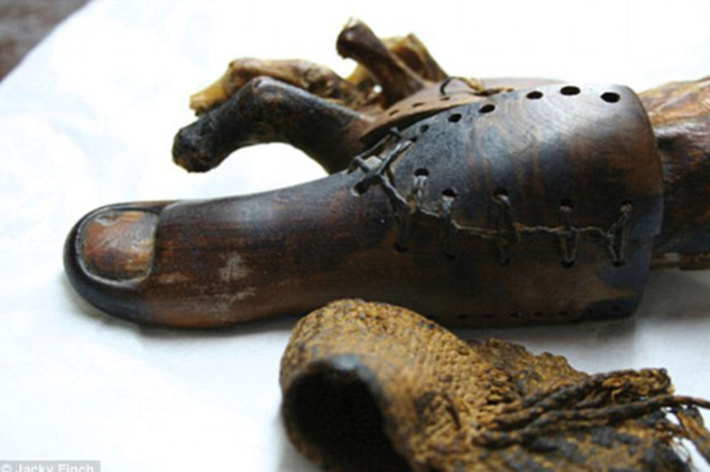 (FOTO) NEVEROVATNO OTKRIĆE: U Austriji pronađena drvena proteza za nogu stara 1.500 godina!
