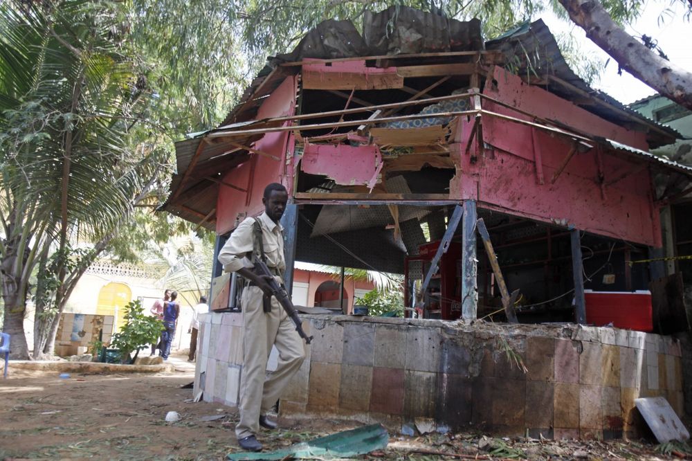 EKSTREMISTI UPALI U BAZU MIROVNJAKA: U napadu bombaša u Somaliji na desetine mrtvih