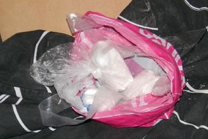 OSUMNJIČENI ZAUSTAVLJENI U BULEVARU: U jugu pronađeno 200 gr heroina i 400.000 dinara