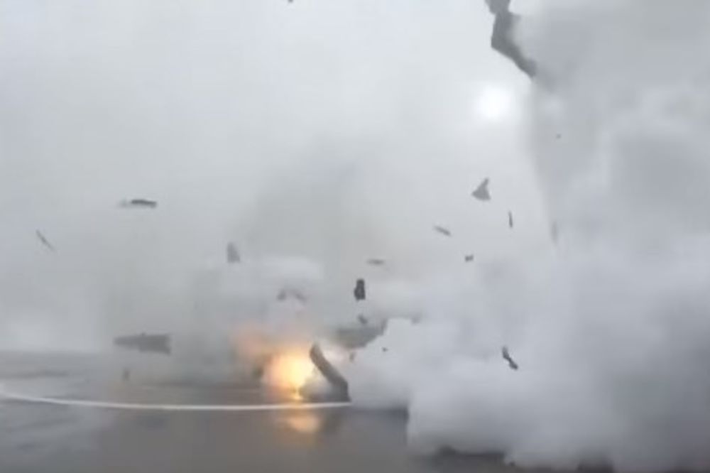 (VIDEO) FALKON SLOMIO NOGU: Raketa eksplodirala u Tihom okeanu pri sletanju