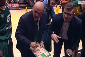 (VIDEO) DULETU NIJE POTREBAN PREVODILAC: Evo kako Vujošević objašnjava akcije igračima Limoža