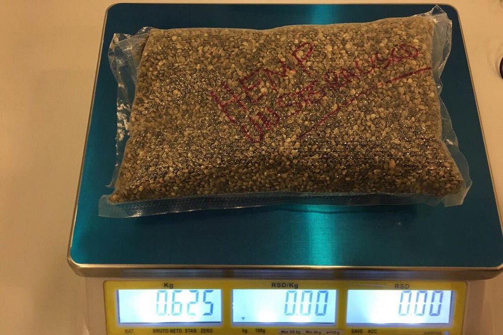 SPREČEN ŠVERC: Carinici otkrili pola kilograma semenki marihuane