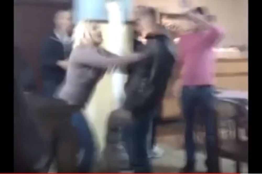 (VIDEO) KAD PLAVUŠA POLUDI: Ova Rambo devojka iz BiH postala je viralni hit!