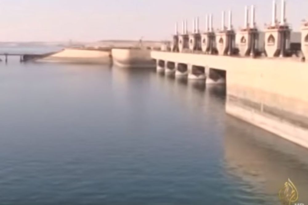 PANIKA U ID, PRESTONICU RAKU POTOPIĆE IM REKA: Najveća brana u Siriji napukla a nema ko da je sredi
