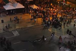 RAT U SAO PAULU: Suzavcem i gumenim mecima na demonstrante koji žele jeftinije karte za prevoz