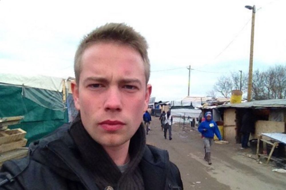 MIGRANTI NASRNULI NOŽEVIMA: Novinar ruske televizije napadnut u džungli Kalea